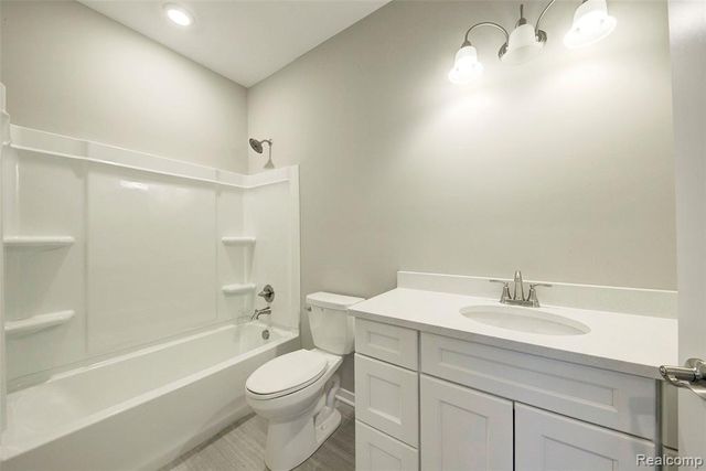 MOH 78 Round Rock Dr, Howell, MI 48843