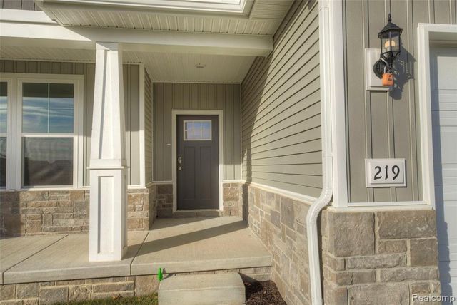 MOH 78 Round Rock Dr, Howell, MI 48843