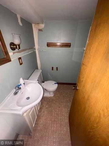 1656 Hazel Street N, Saint Paul, MN 55119