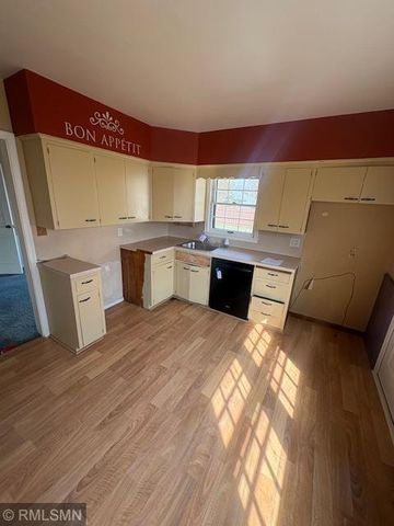 1656 Hazel Street N, Saint Paul, MN 55119