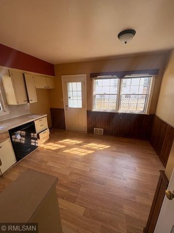 1656 Hazel Street N, Saint Paul, MN 55119