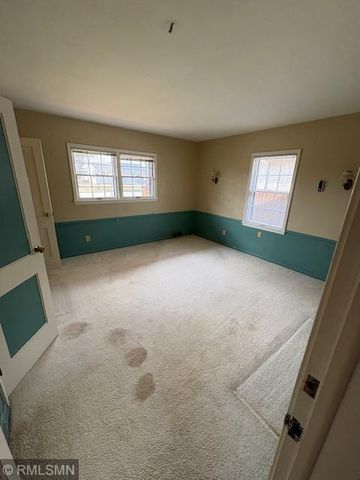 1656 Hazel Street N, Saint Paul, MN 55119