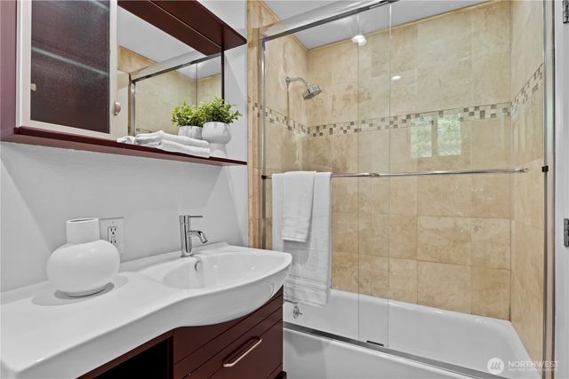 14556 75th Avenue NE, Kenmore, WA 98028