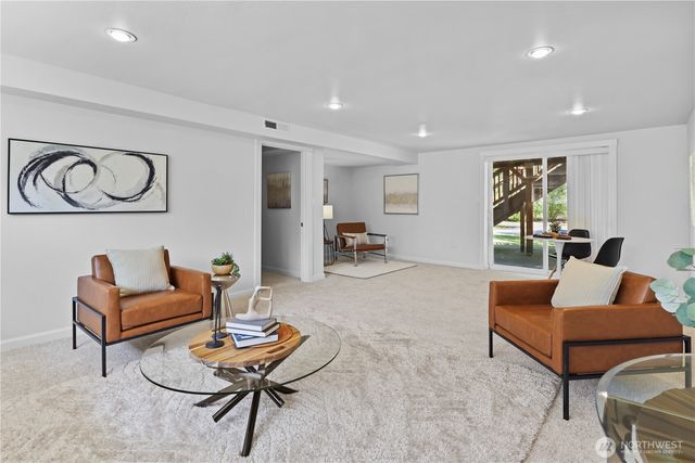 14556 75th Avenue NE, Kenmore, WA 98028