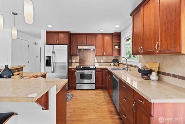 14556 75th Avenue NE, Kenmore, WA 98028