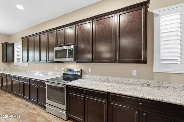 10332 W BUCKHORN Trail, Peoria, AZ 85383