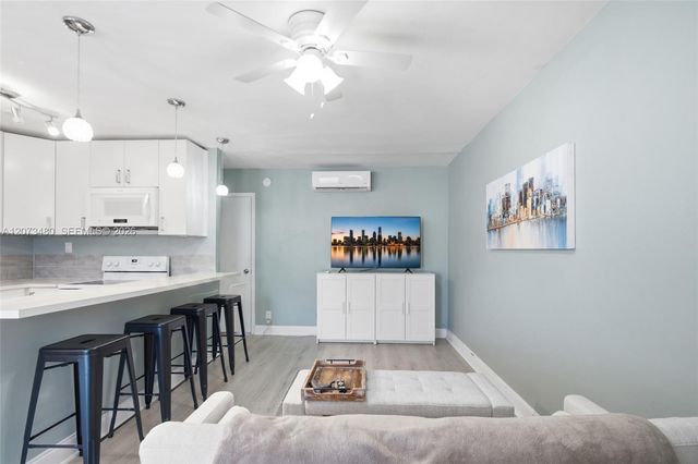 2716 NE 30th Place 207C, Fort Lauderdale, FL 33306