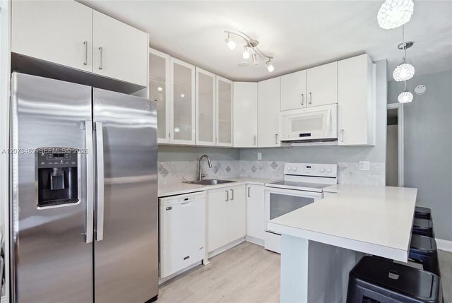 2716 NE 30th Place 207C, Fort Lauderdale, FL 33306