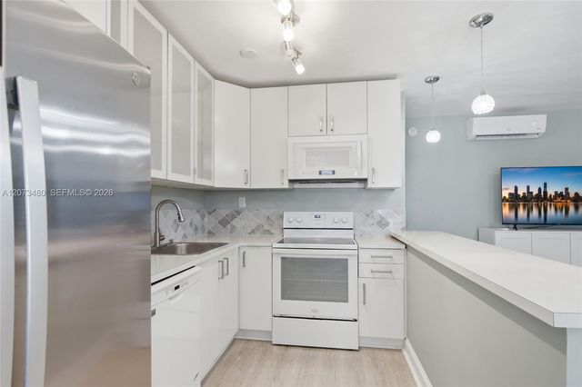 2716 NE 30th Place 207C, Fort Lauderdale, FL 33306