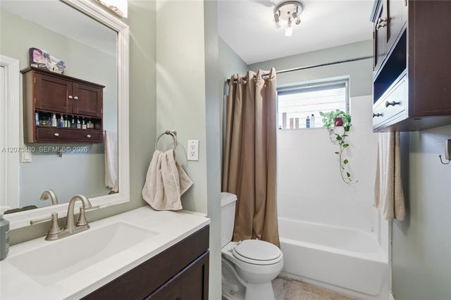 2716 NE 30th Place 207C, Fort Lauderdale, FL 33306