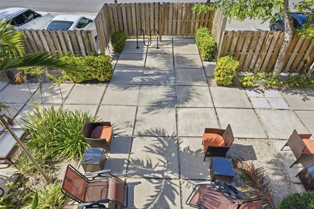 2716 NE 30th Place 207C, Fort Lauderdale, FL 33306