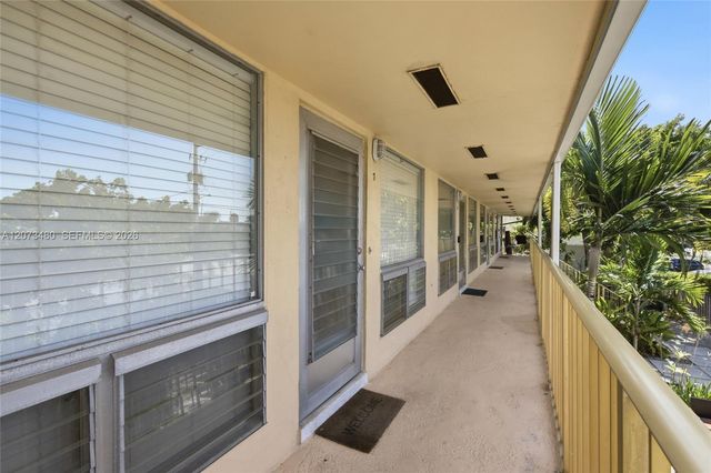 2716 NE 30th Place 207C, Fort Lauderdale, FL 33306