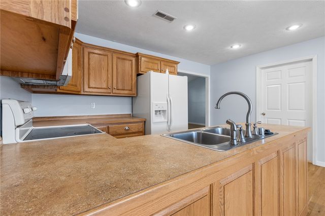 411 Covey Lane, Harrison, AR 72601