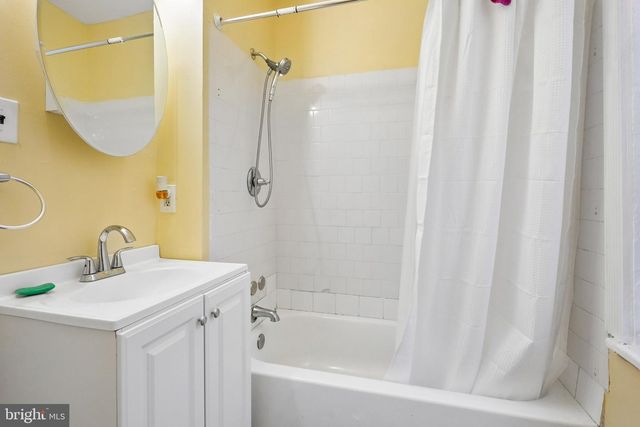 421 TRENTON AVE, Camden, NJ 08103