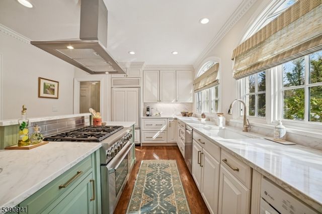 1 SLOPE DRIVE, Millburn Twp., NJ 07078