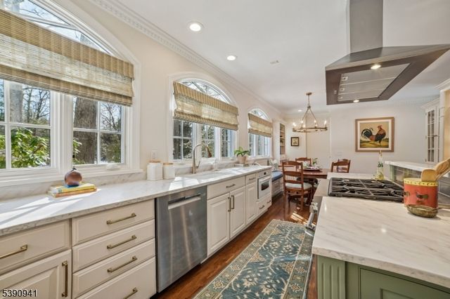 1 SLOPE DRIVE, Millburn Twp., NJ 07078