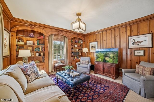 1 SLOPE DRIVE, Millburn Twp., NJ 07078