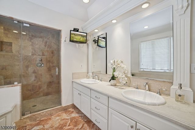 1 SLOPE DRIVE, Millburn Twp., NJ 07078