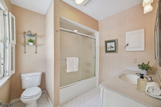 1 SLOPE DRIVE, Millburn Twp., NJ 07078