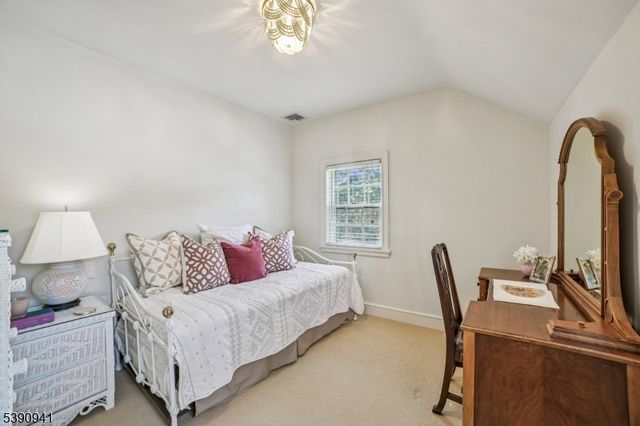 1 SLOPE DRIVE, Millburn Twp., NJ 07078