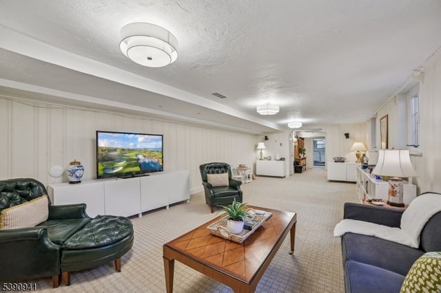 1 SLOPE DRIVE, Millburn Twp., NJ 07078