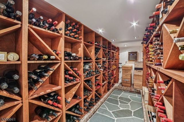 1 SLOPE DRIVE, Millburn Twp., NJ 07078