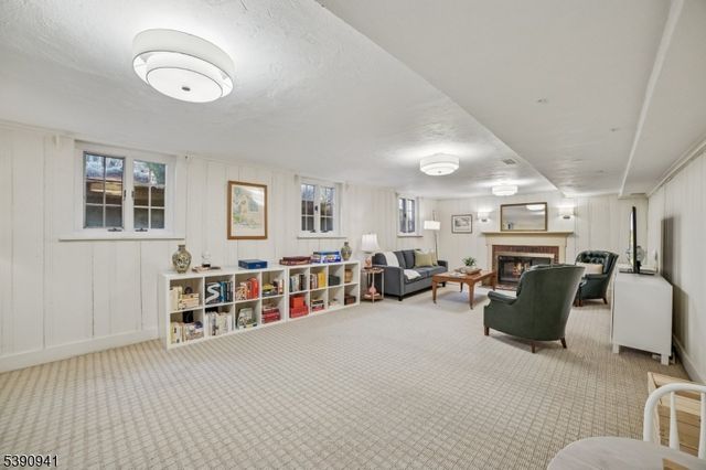 1 SLOPE DRIVE, Millburn Twp., NJ 07078