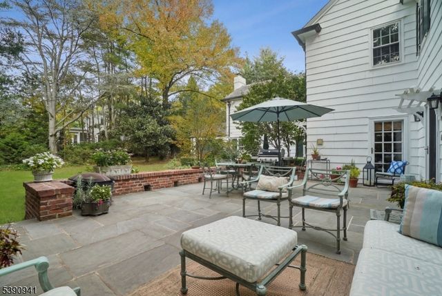 1 SLOPE DRIVE, Millburn Twp., NJ 07078