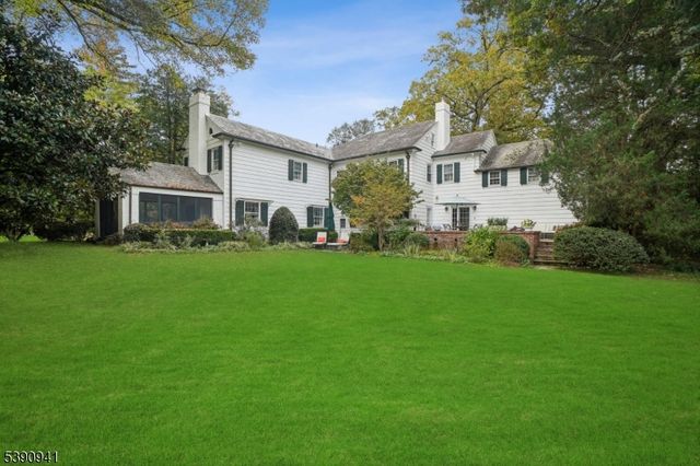 1 SLOPE DRIVE, Millburn Twp., NJ 07078