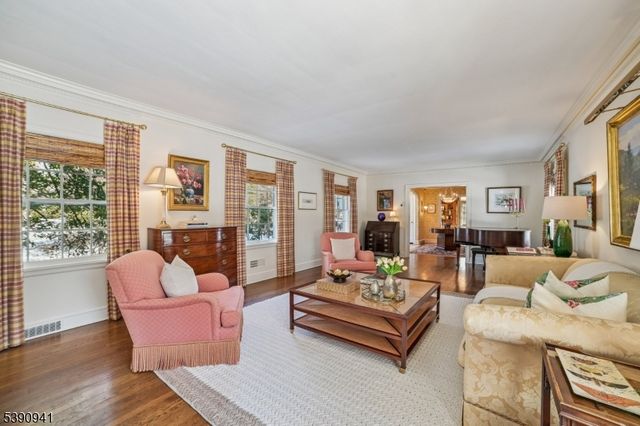 1 SLOPE DRIVE, Millburn Twp., NJ 07078