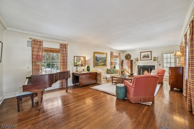 1 SLOPE DRIVE, Millburn Twp., NJ 07078