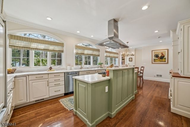 1 SLOPE DRIVE, Millburn Twp., NJ 07078