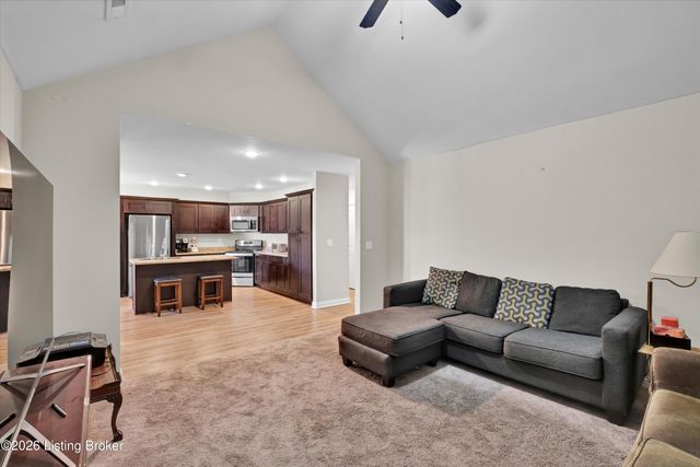 11402 River Falls Dr, Louisville, KY 40272