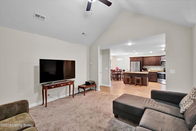 11402 River Falls Dr, Louisville, KY 40272