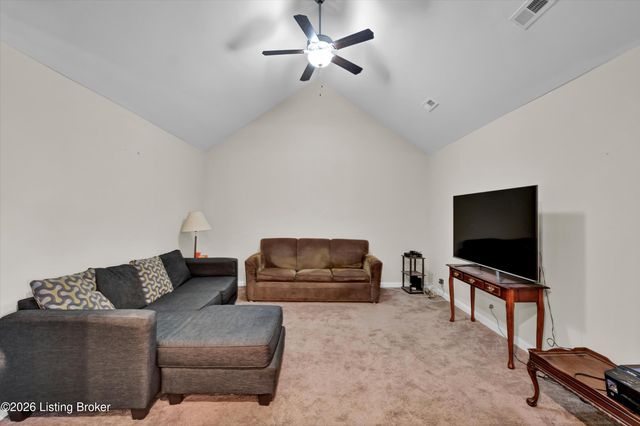 11402 River Falls Dr, Louisville, KY 40272