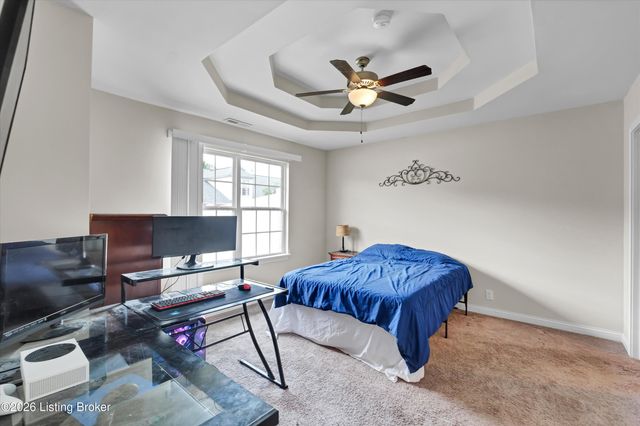 11402 River Falls Dr, Louisville, KY 40272