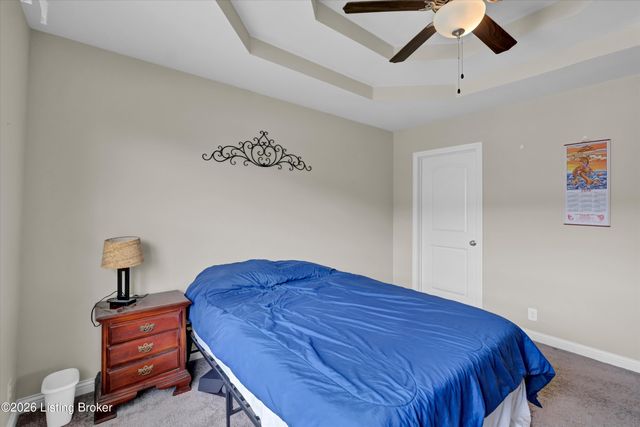 11402 River Falls Dr, Louisville, KY 40272