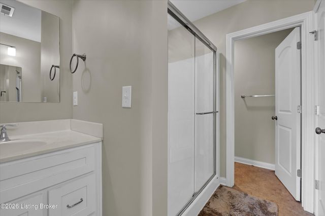 11402 River Falls Dr, Louisville, KY 40272