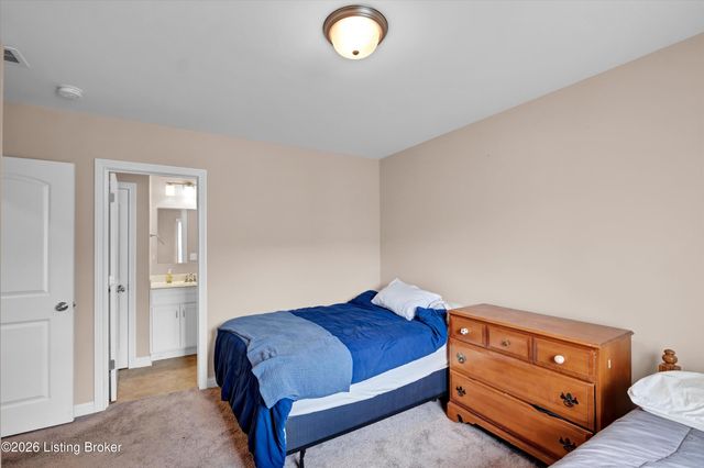 11402 River Falls Dr, Louisville, KY 40272
