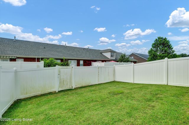 11402 River Falls Dr, Louisville, KY 40272