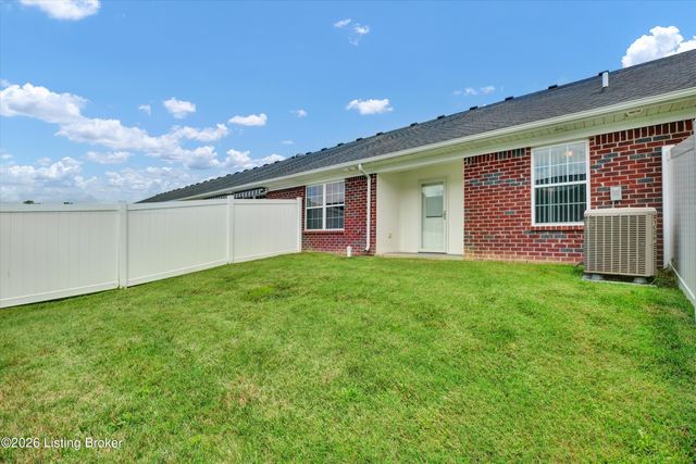 11402 River Falls Dr, Louisville, KY 40272