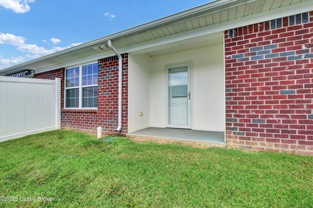 11402 River Falls Dr, Louisville, KY 40272