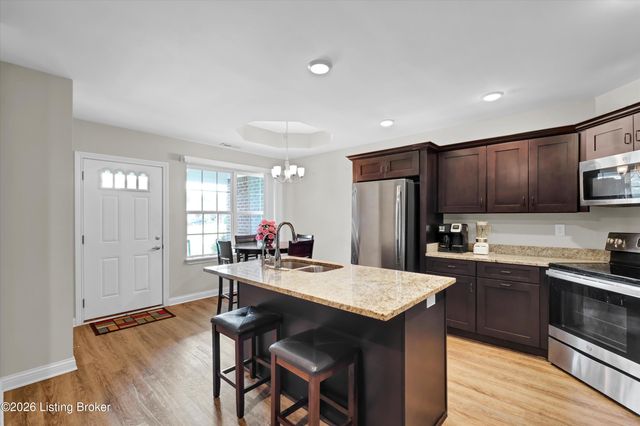 11402 River Falls Dr, Louisville, KY 40272