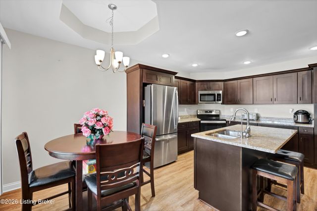 11402 River Falls Dr, Louisville, KY 40272