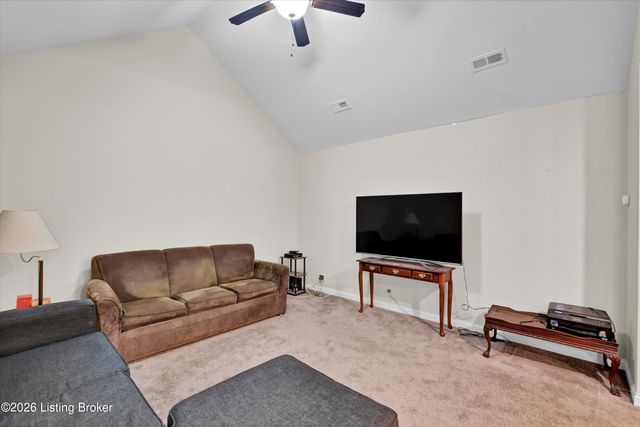 11402 River Falls Dr, Louisville, KY 40272