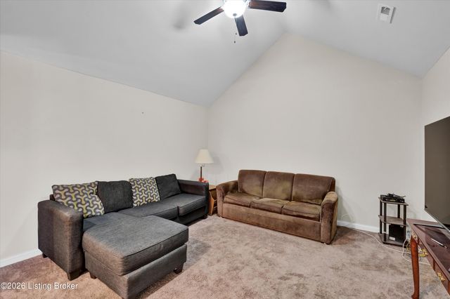 11402 River Falls Dr, Louisville, KY 40272