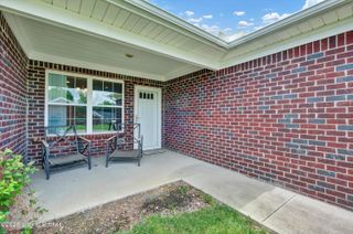 11402 River Falls Dr, Louisville, KY 40272