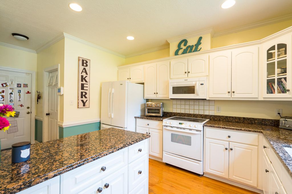 1099 HAMPSTEAD Place