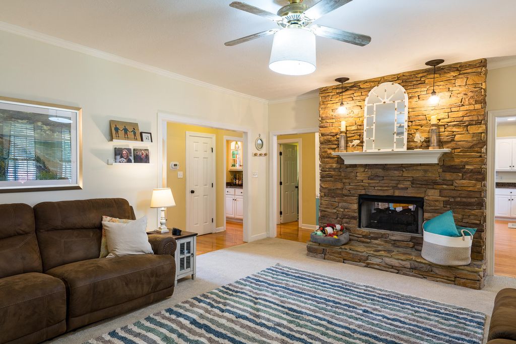 1099 HAMPSTEAD Place