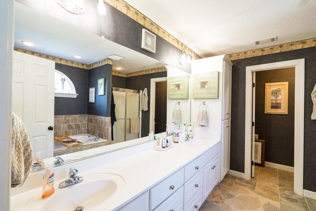 1099 HAMPSTEAD Place